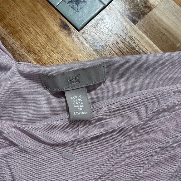 H&M Cropped Tank Top - Picture 2 of 2